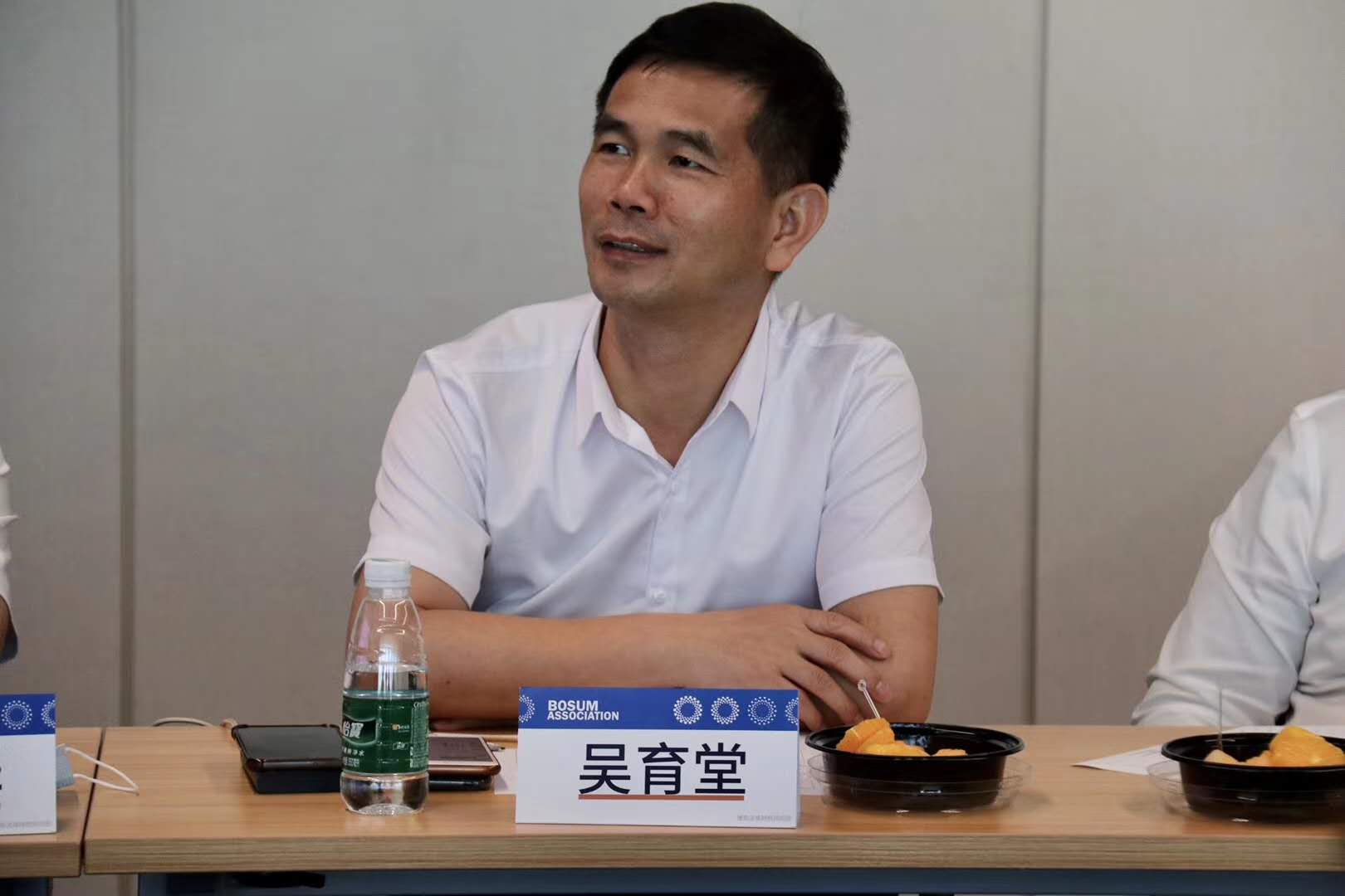 南宫28pc下载 |宾客盈门纷纷合影留念