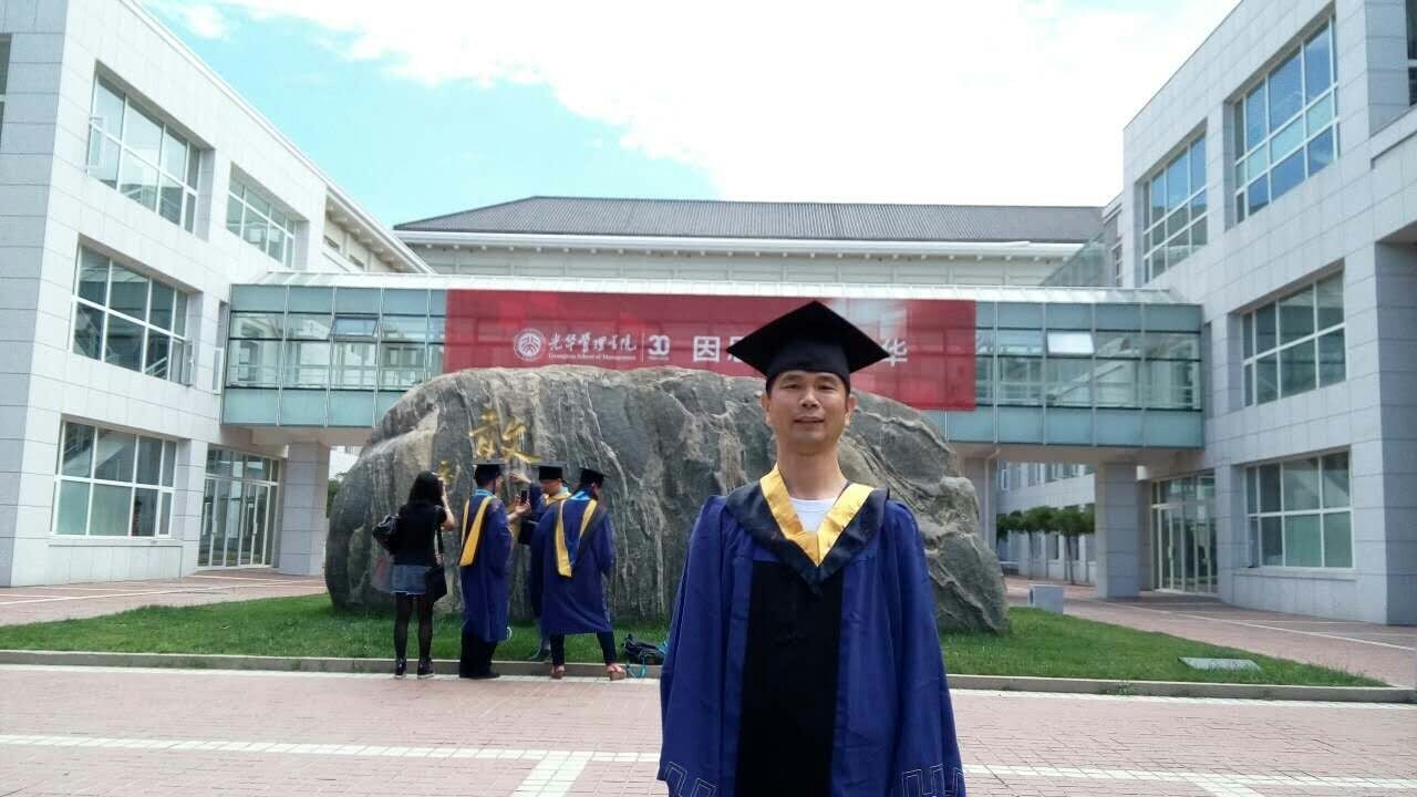 南宫28pc下载 党员在北大学习